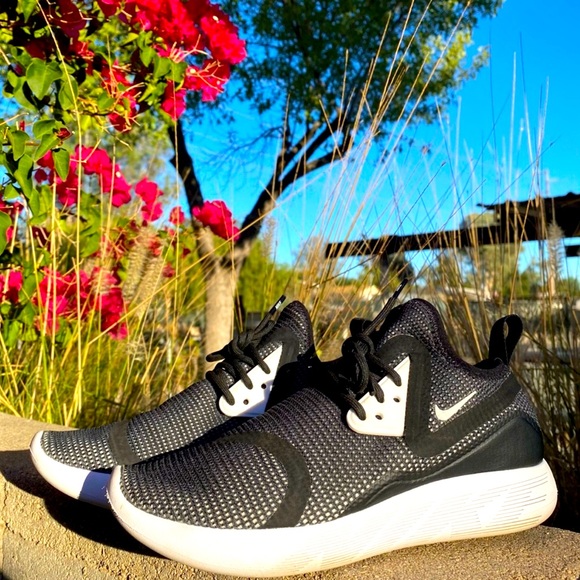 Nike Shoes - Nike LunarCharge Running Shoes, Black & White, Size 6.5